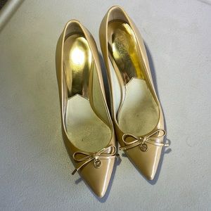 Michael Kors patented, nude pump’s
